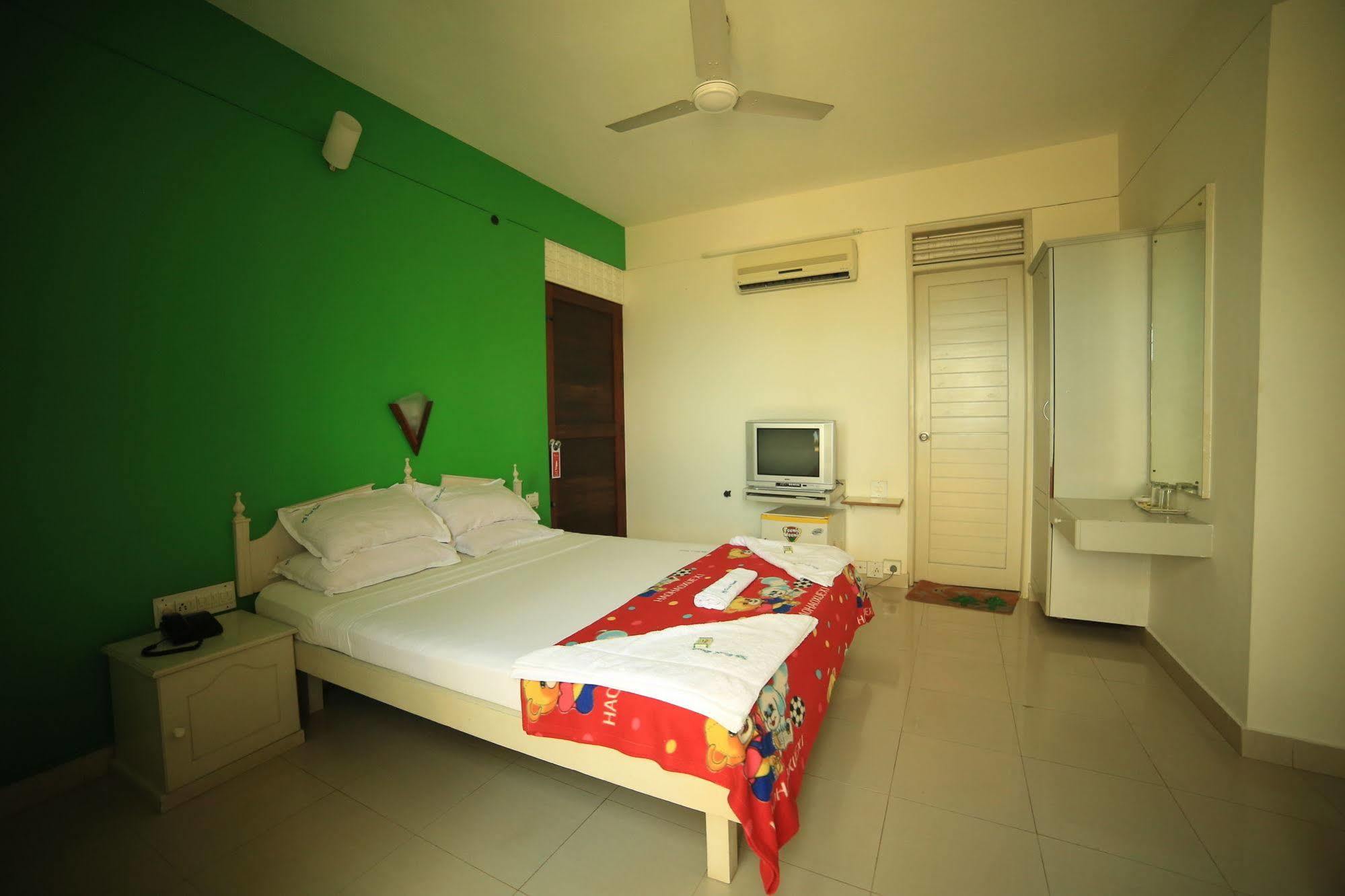 Ss Beach Resort Varkala Esterno foto